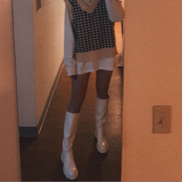 White Pretty Little Thing Knee High Chunky Sole Boots - Picture 1 of 6